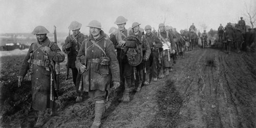 Newfoundland troops returning from the trenches. November, 1916. Battle of the Somme. Photo: he Royal Newfoundland Regiment Museum, MIKAN no. 3521804.