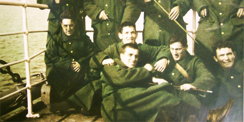 À bord du Florizel : Des sous-officiers à bord du SS Florizel, un paquebot de ligne réquisitionné pour la guerre. En 1918, le Florizel s’échouera lors d’une terrible tragédie maritime. Photo : Le musée du Royal Newfoundland Regiment.